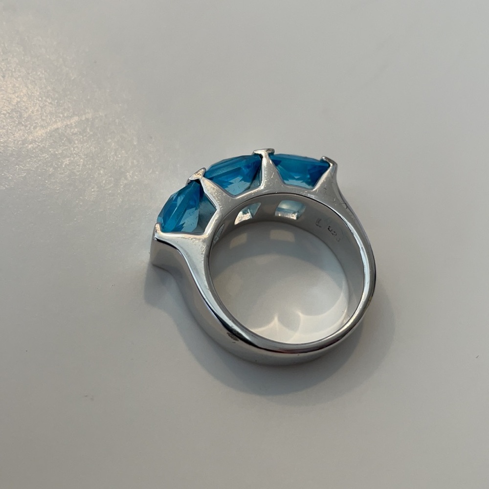 SWAROVSKI NWT Topaz Tri Stone Ring - Picture 3 of 4